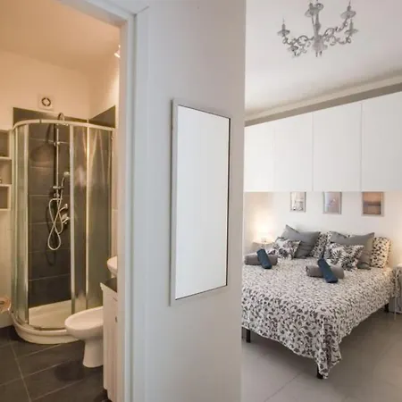 Relaxing Modern With Private Bathroom Apartment