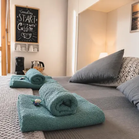 Appartamento Private With Independent Entrance, 5 Min Walk To *