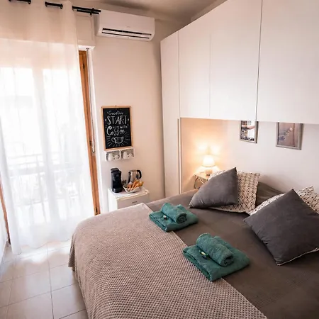 Private With Independent Entrance, 5 Min Walk To Appartamento Alghero