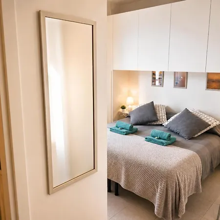Appartamento Private With Independent Entrance, 5 Min Walk To